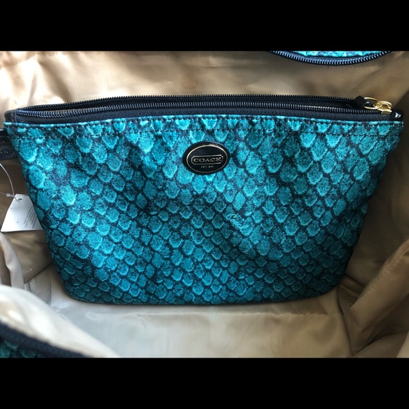 Coach purse with removable inner pouch/clutch - Picture 5 of 14